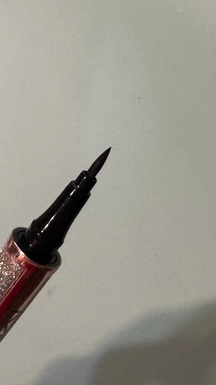 خط چشم کاملا مشکي mac