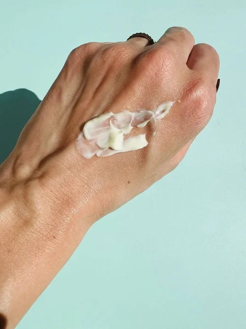 بافت نرم و لطیف کرم لیقتینگ مویام